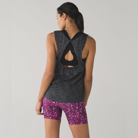Lululemon Speed Track Short
Paradise Camo Multi Paradise Geo Regal Plum Multi 6 - Picture 3 of 7